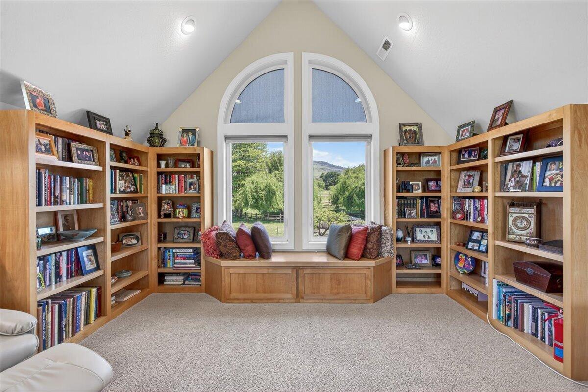 39 East Valley View Road Ashland, OR 97520 - Photo 33 of 73 44-44