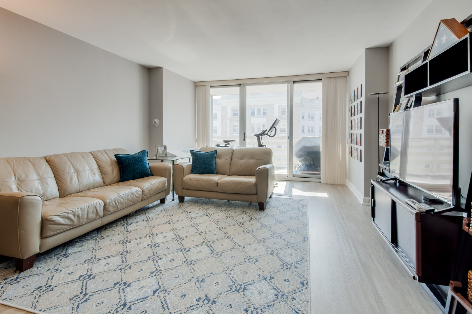 5601 North Sheridan Road, Unit 20D Chicago, IL 60660 - Photo 5 of 26