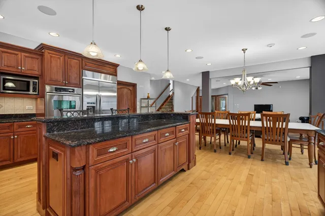 $1,250,000 | 11024 Marilyn Terrace, Orland Park, IL 60467