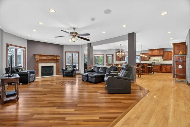 $1,250,000 | 11024 Marilyn Terrace, Orland Park, IL 60467