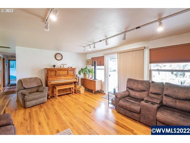 32916 Sunset Road Lebanon, OR 97355 - Photo 3 of 32 Gallery Image 3