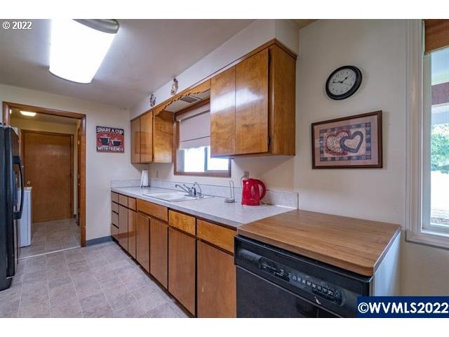 32916 Sunset Road Lebanon, OR 97355 - Photo 5 of 32 Gallery Image 5