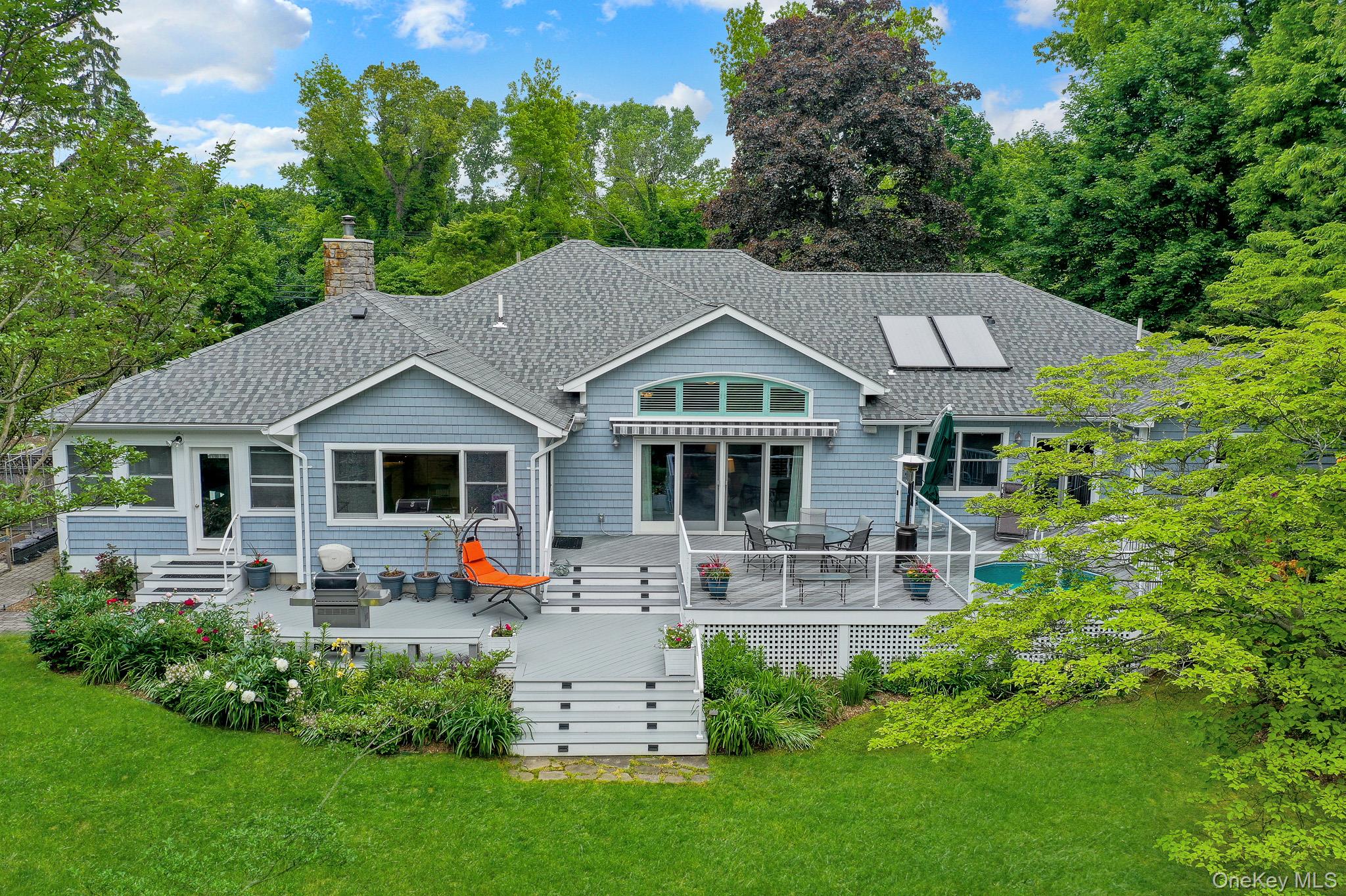 71 Dyke Road Setauket, NY 11733 - Photo 3 of 47