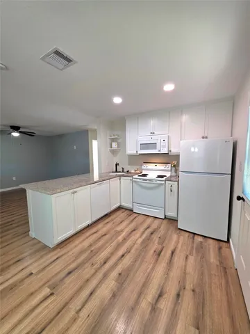 $1,300 | 5422 Pine Avenue, Pasadena, TX 77503