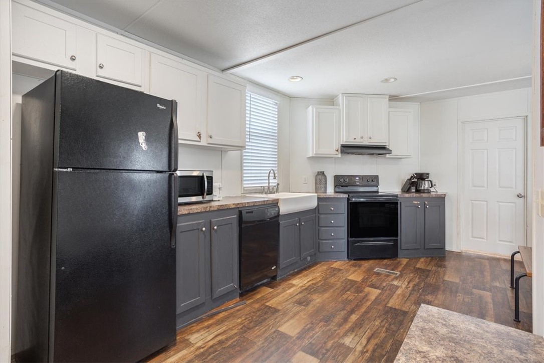 6067 Old Mexia Road Waco, TX 76705 - Photo 15 of 32 a kitchen with stainless steel appliances granite countertop a refrigerator stove and sink