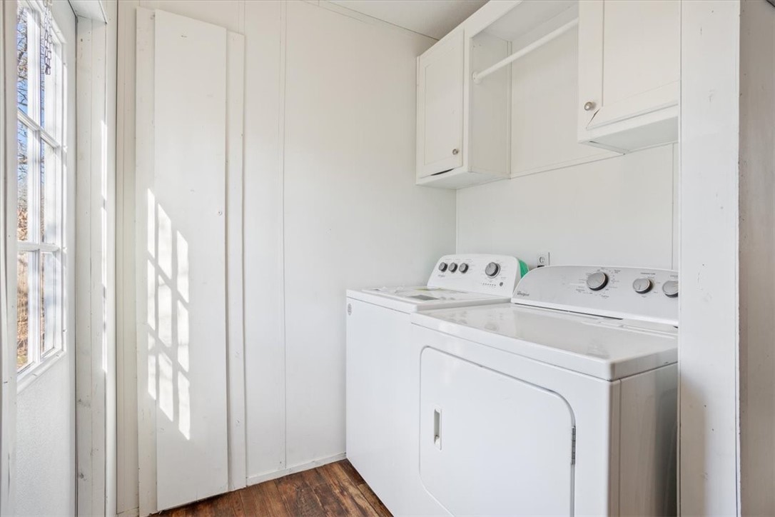 6067 Old Mexia Road Waco, TX 76705 - Photo 27 of 32 a utility room with dryer and washer