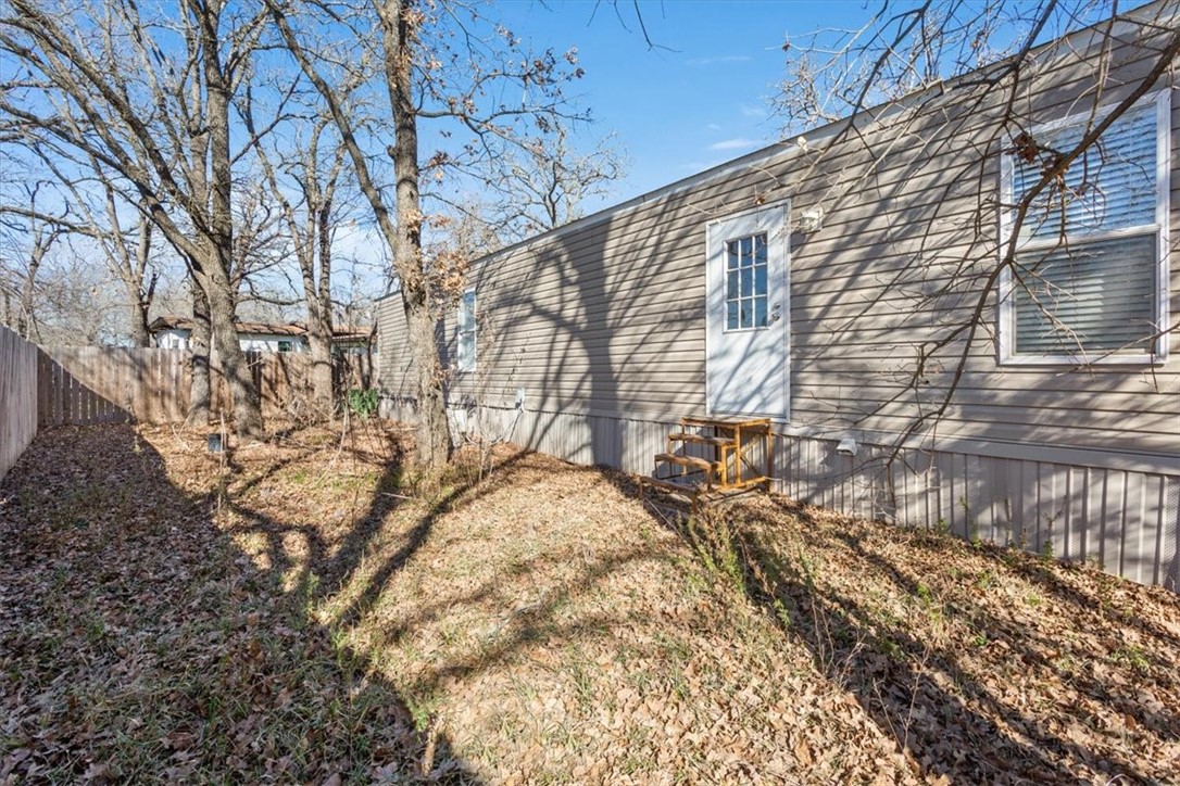 6067 Old Mexia Road Waco, TX 76705 - Photo 28 of 32 a backyard of a house with large trees