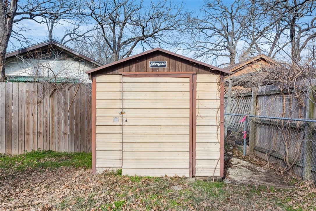 6067 Old Mexia Road Waco, TX 76705 - Photo 30 of 32 a view of a house with a yard