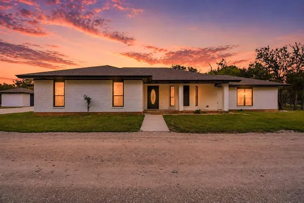 $715,000 | 1070 Diamond Oaks Road, Stephenville, TX 76401