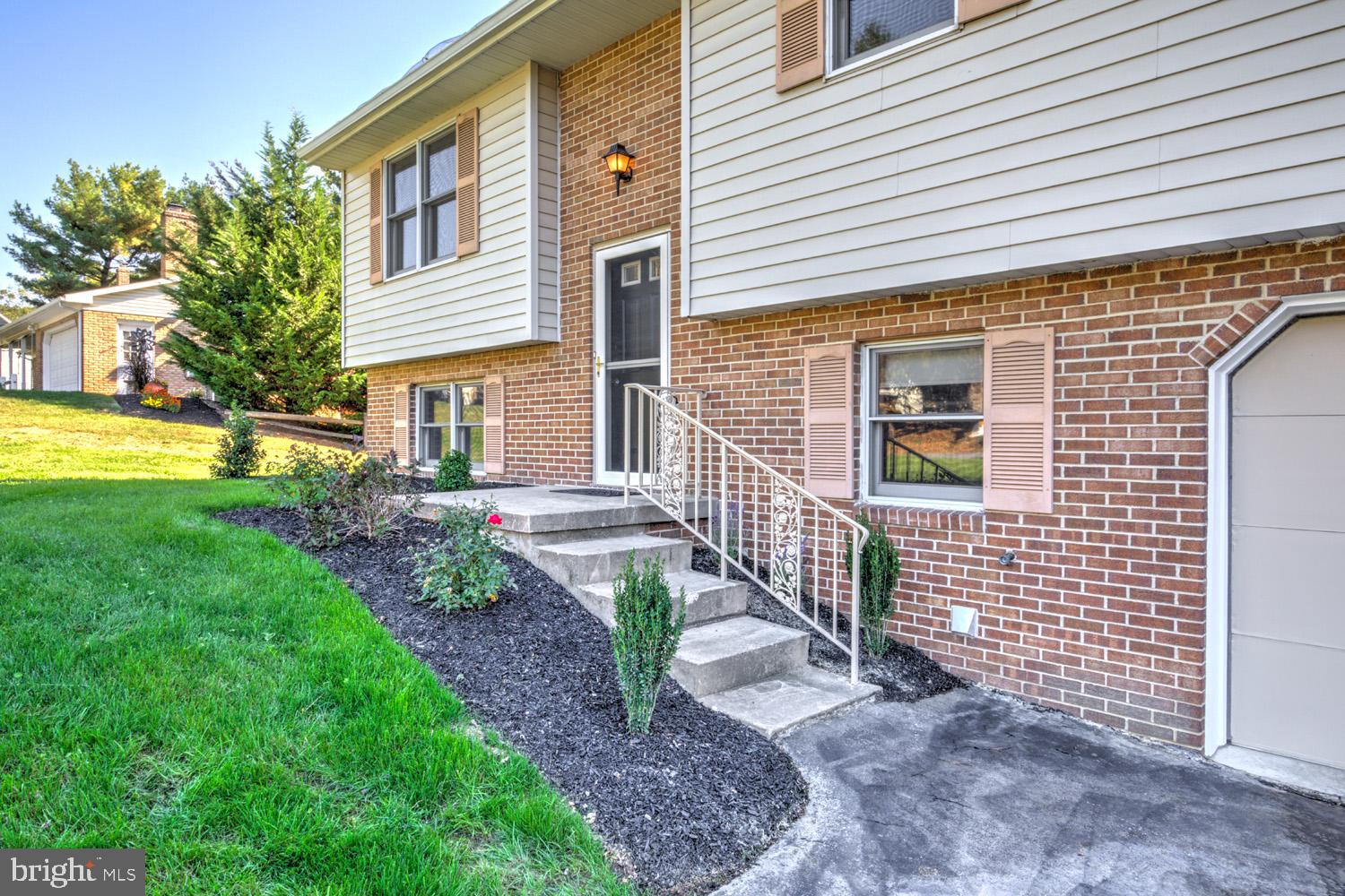 230 Hickory Drive Lititz, PA 17543 - Photo 5 of 43 a front view of a house with garden