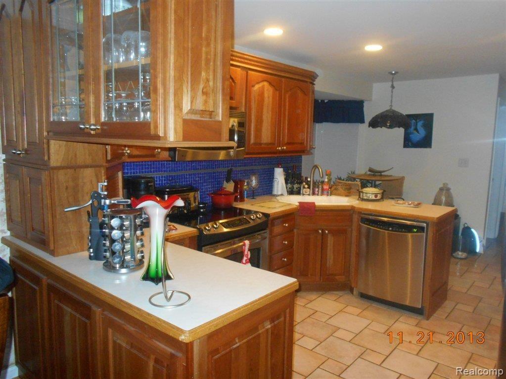 2170 Lancaster Road Bloomfield Hills, MI 48302 - Photo 2 of 18 Kitchen.jpg