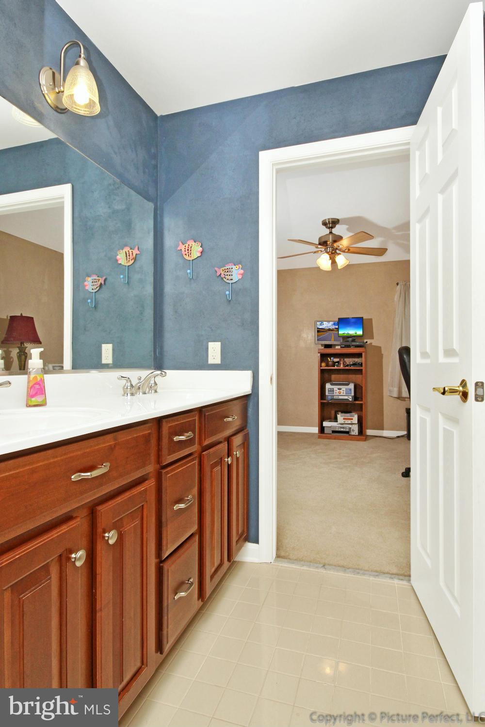 6668 Detrick Road Mount Airy, MD 21771 - Photo 21 of 30 Full Hall Bath