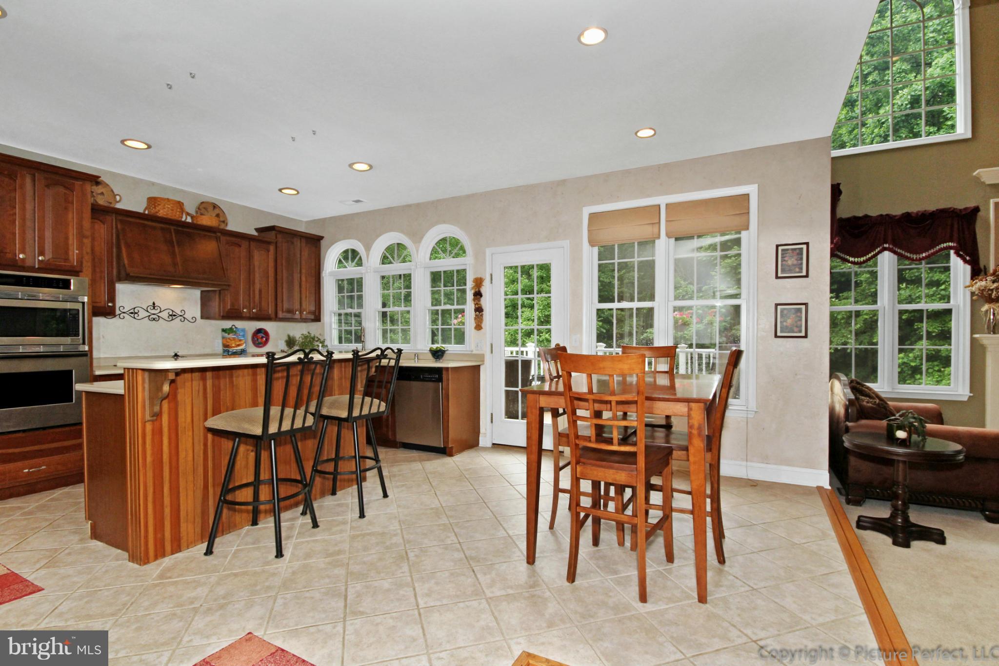6668 Detrick Road Mount Airy, MD 21771 - Photo 10 of 30 Kitchen with Breakfast Area