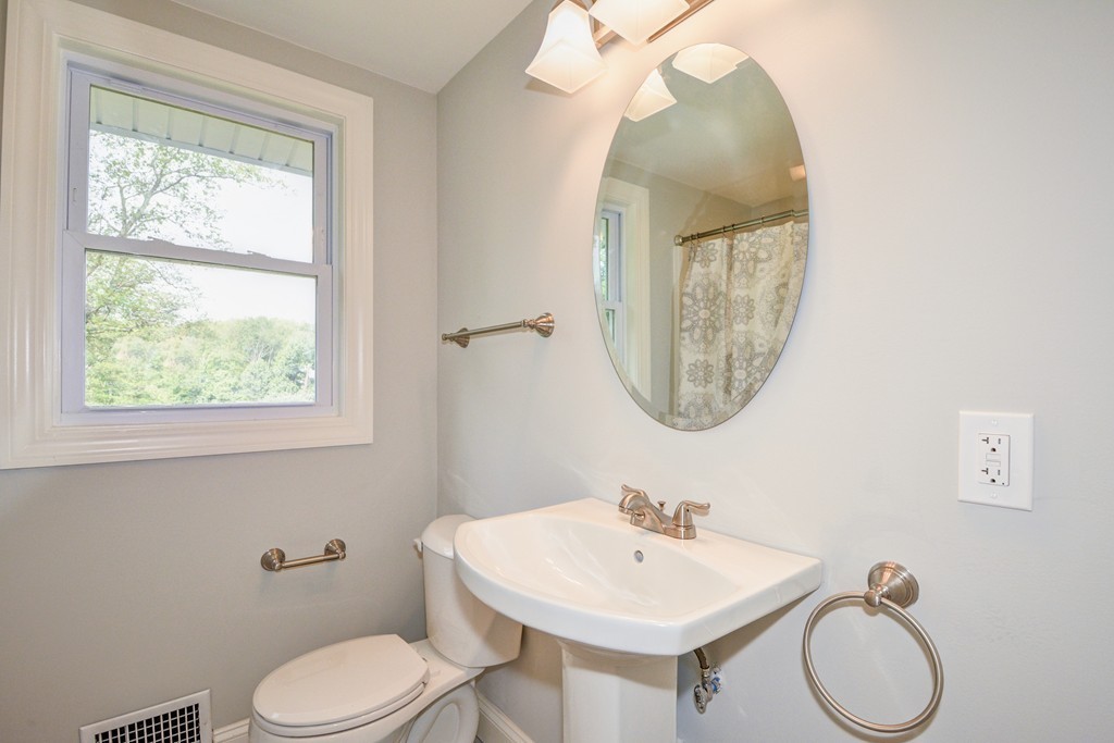 8 Arrowhead Road Bellingham, MA 02019 - Photo 18 of 30