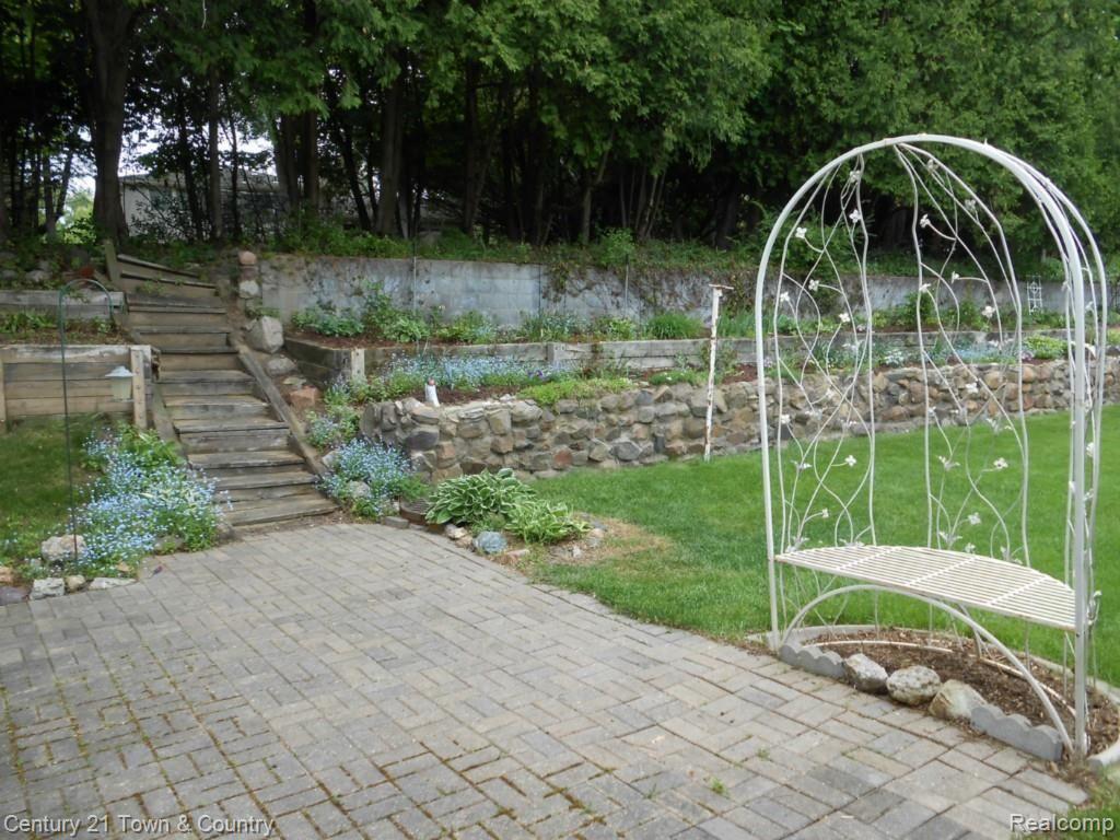 604 Wilwood Road Rochester, MI 48309 - Photo 47 of 48 Back Yard 1.jpg