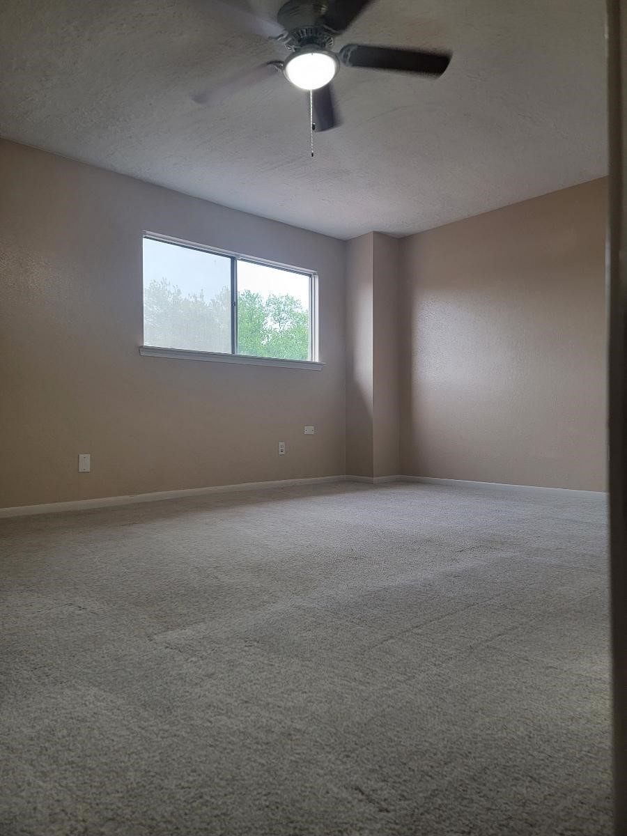 13433 Castilian Drive, Unit 1 Houston, TX 77015 - Photo 8 of 10 an empty room with a empty space and a window
