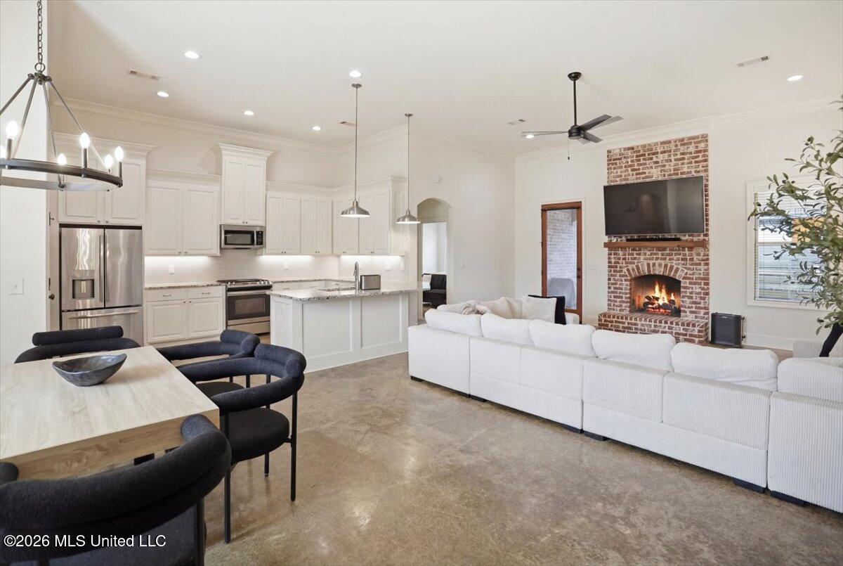 607 Gloucester Way Flowood, MS 39232 - Photo 2 of 26 IMG_0024