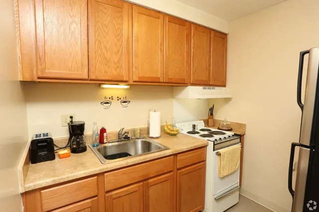 $1,009 | 2100 North Greentree, Clarksville, TN 37040