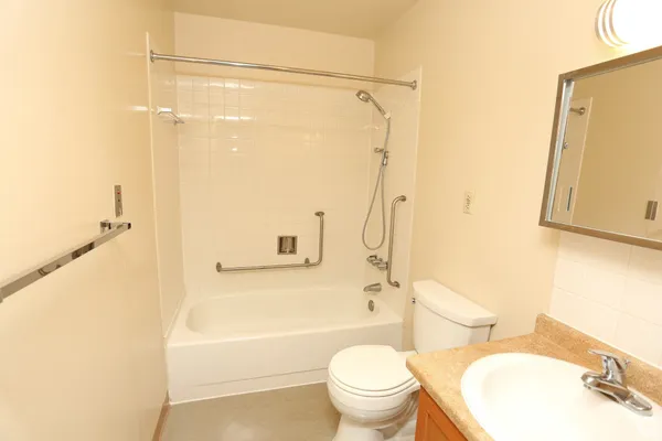 $1,009 | 2100 Greentree North, Clarksville, IN 47129