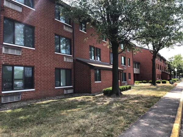 $1,009 | 2100 Greentree North, Clarksville, IN 47129