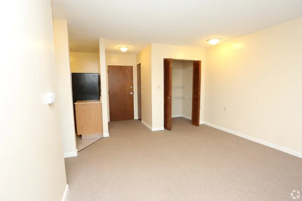 $1,009 | 2100 Greentree North, Clarksville, IN 47129