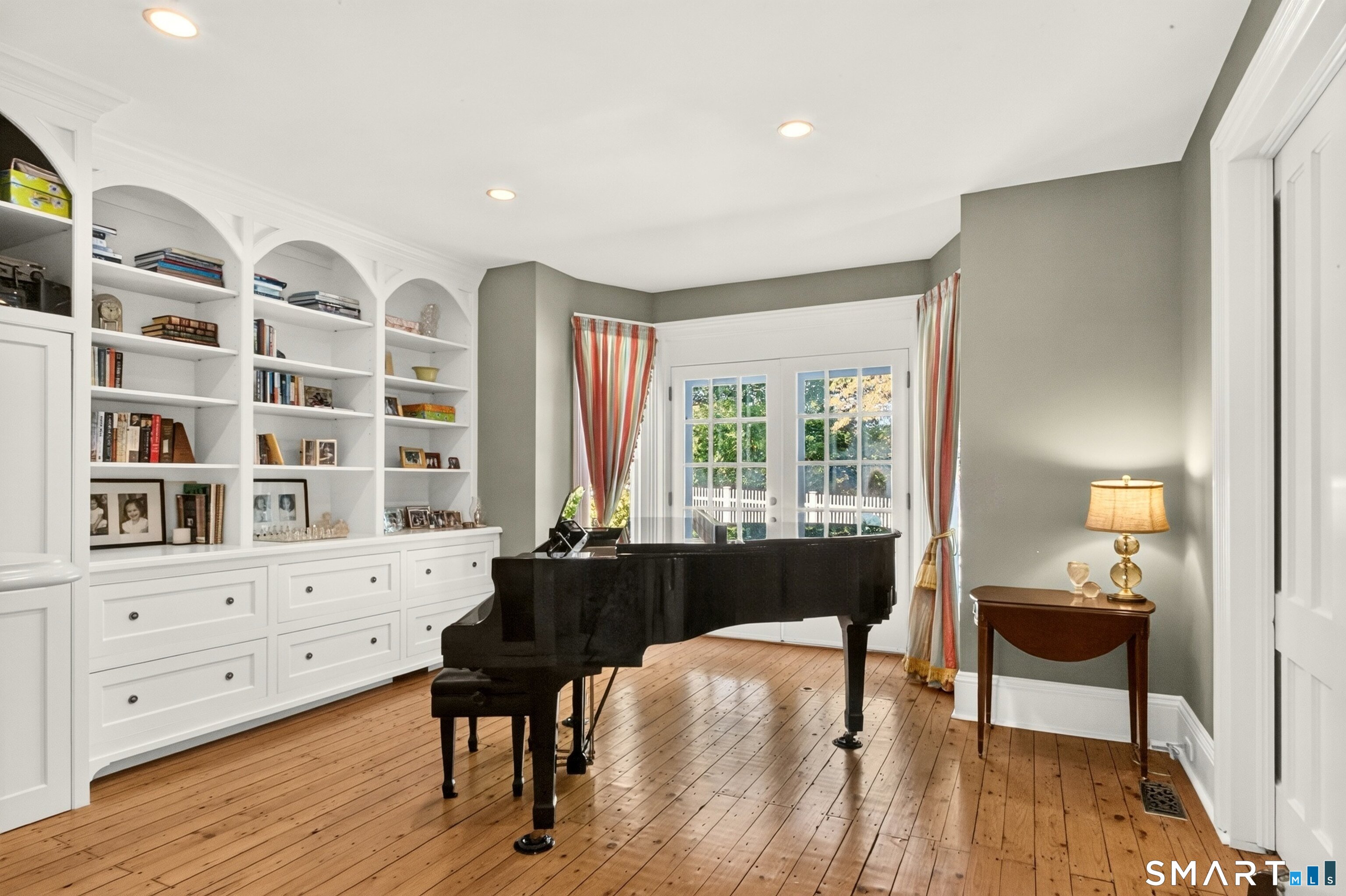 999 Bronson Road Fairfield, CT 06824 - Photo 14 of 39 Gallery Image 14