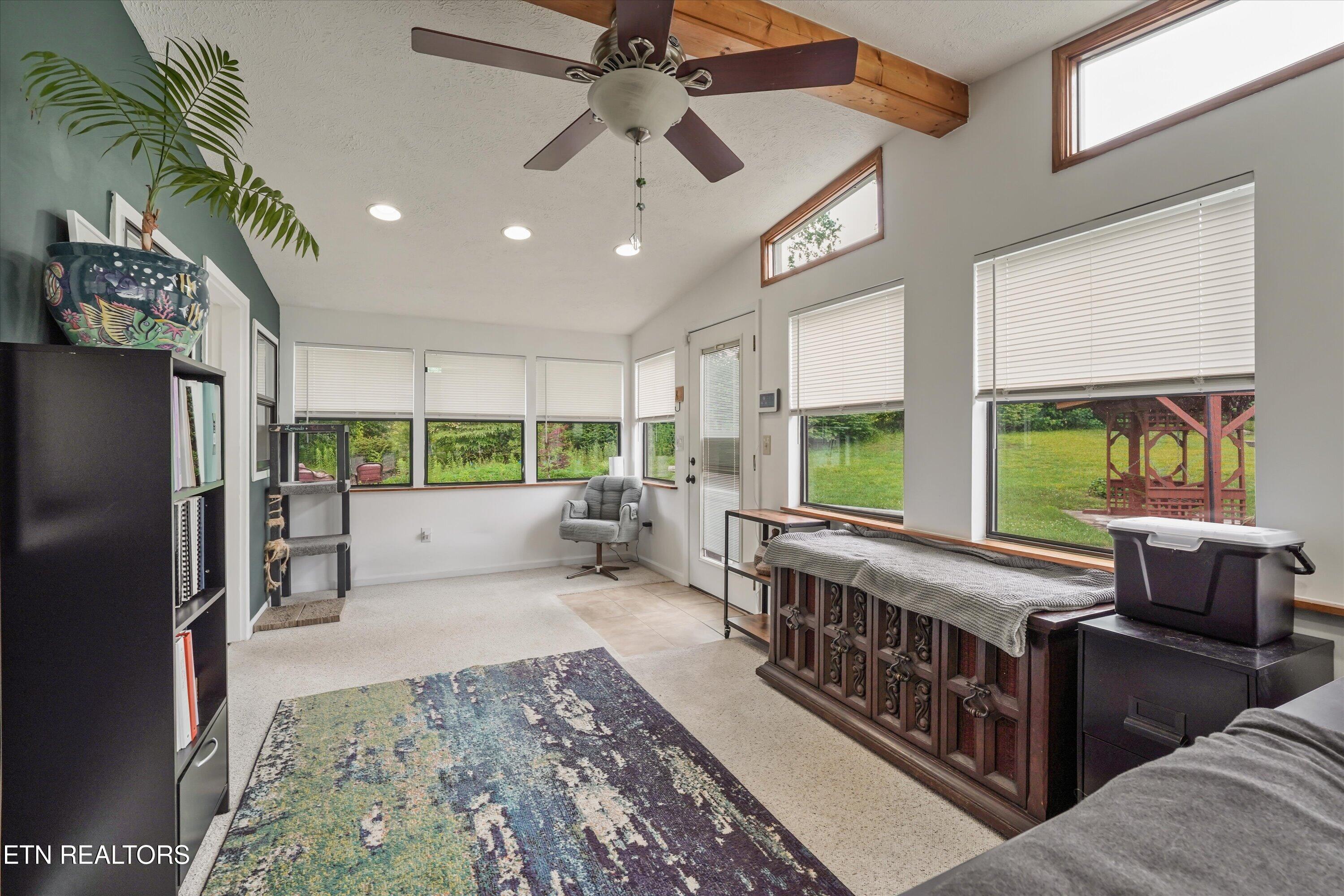 127 Mountain Road Oliver Springs, TN 37840 - Photo 4 of 36 Sunroom
