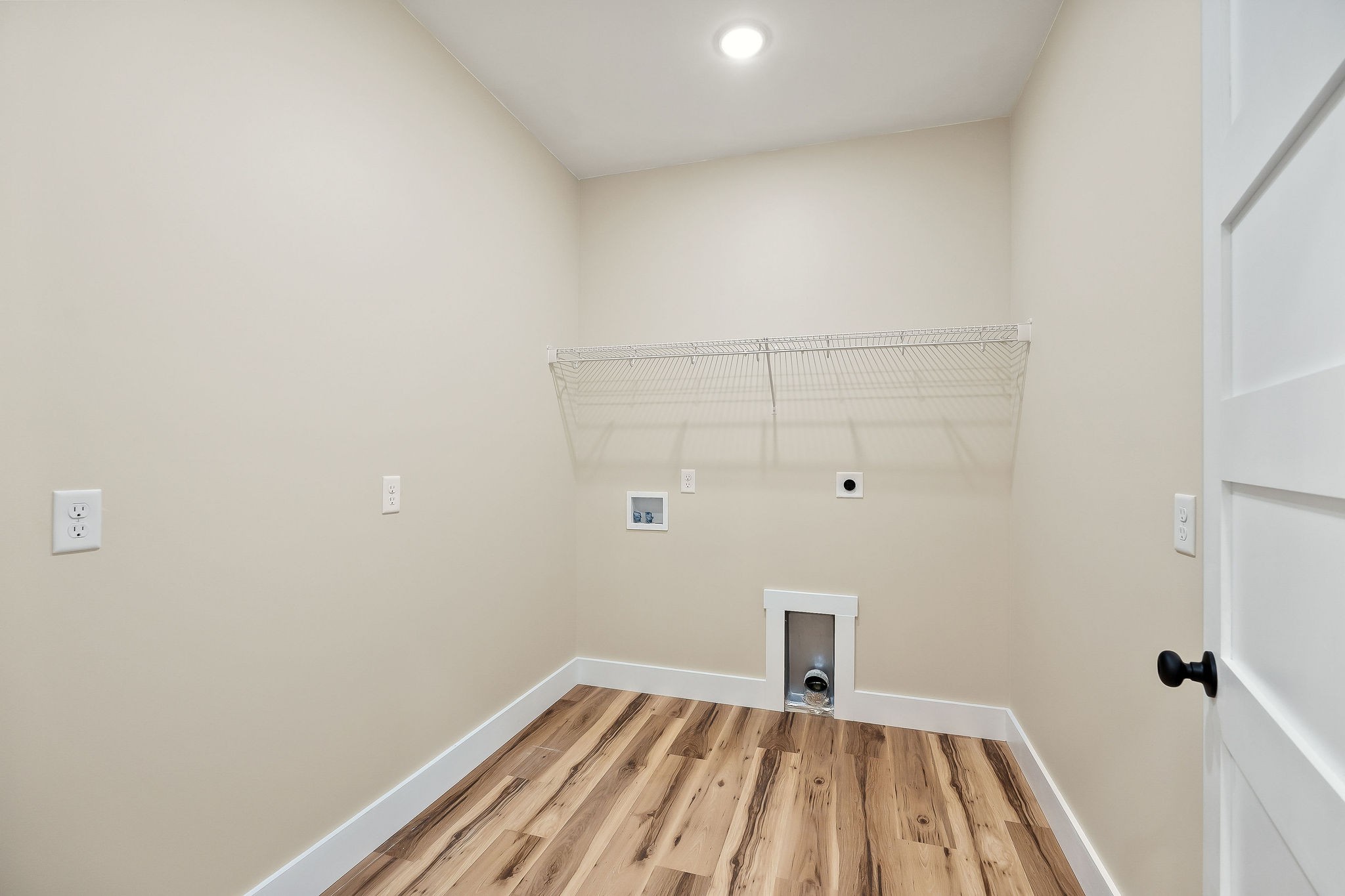 6544 Thomas Twin Oaks Road Baxter, TN 38544 - Photo 15 of 32 a view of a room with wooden floor