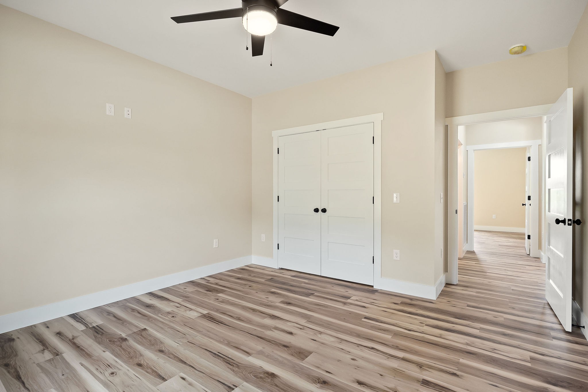 6544 Thomas Twin Oaks Road Baxter, TN 38544 - Photo 17 of 32 a view of a livingroom with wooden floor