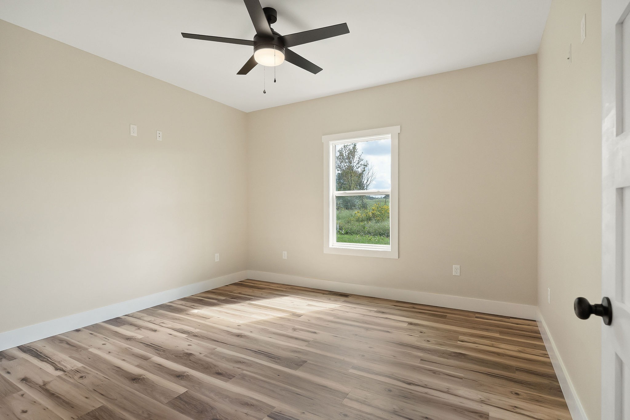 6544 Thomas Twin Oaks Road Baxter, TN 38544 - Photo 20 of 32 an empty room with a window and a ceiling fan