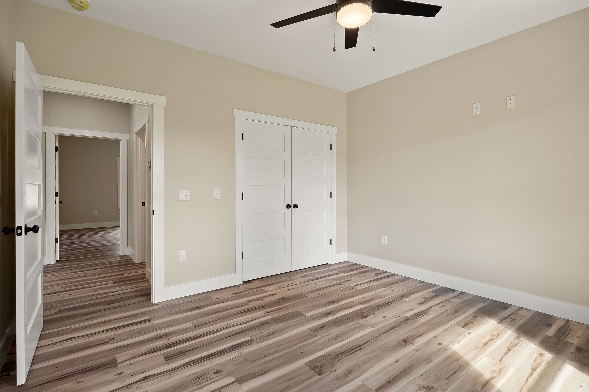 6544 Thomas Twin Oaks Road Baxter, TN 38544 - Photo 22 of 32 a view of a room with wooden floor and ceiling fan