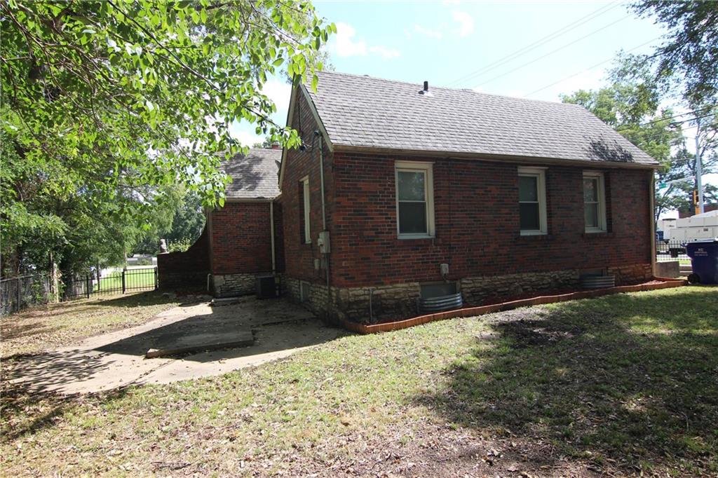 5840 Blue Ridge Boulevard Raytown, MO 64133 - Photo 4 of 5 Gallery Image 4