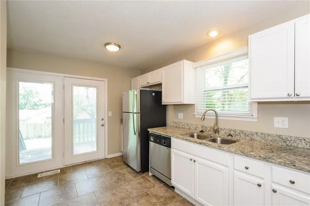 $2,240 | 4712 Halsey Street, Shawnee, KS 66216