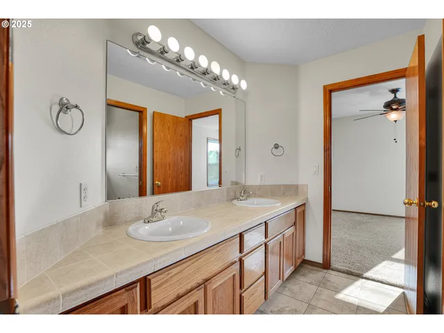 a view of an empty room with a ceiling fan