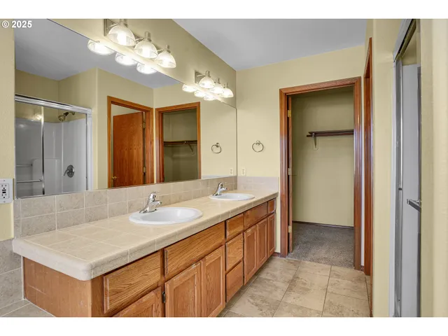 a view of empty room with a fireplace