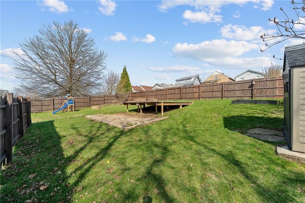 449 Elwyn Avenue Springdale, PA 15144 - Photo 44 of 46 a view of a garden with a house