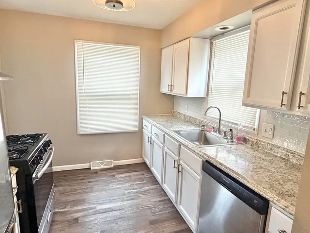 $990 | 1238 Creve Coeur Street, LaSalle, IL 61301