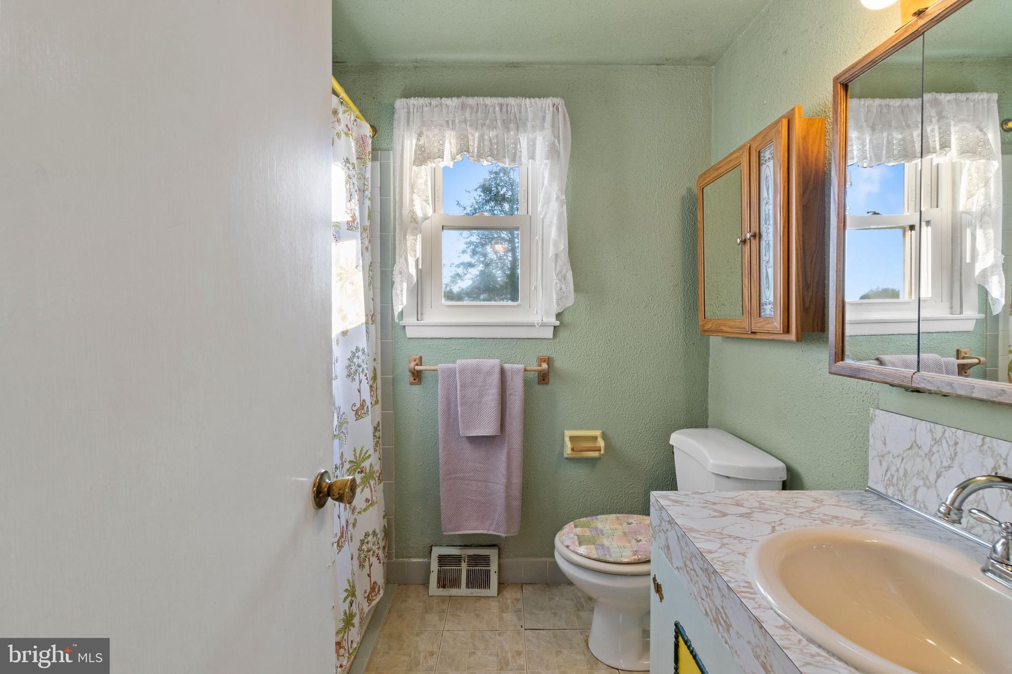 553 Concord Road Warminster, PA 18974 - Photo 22 of 32 Full Bathroom