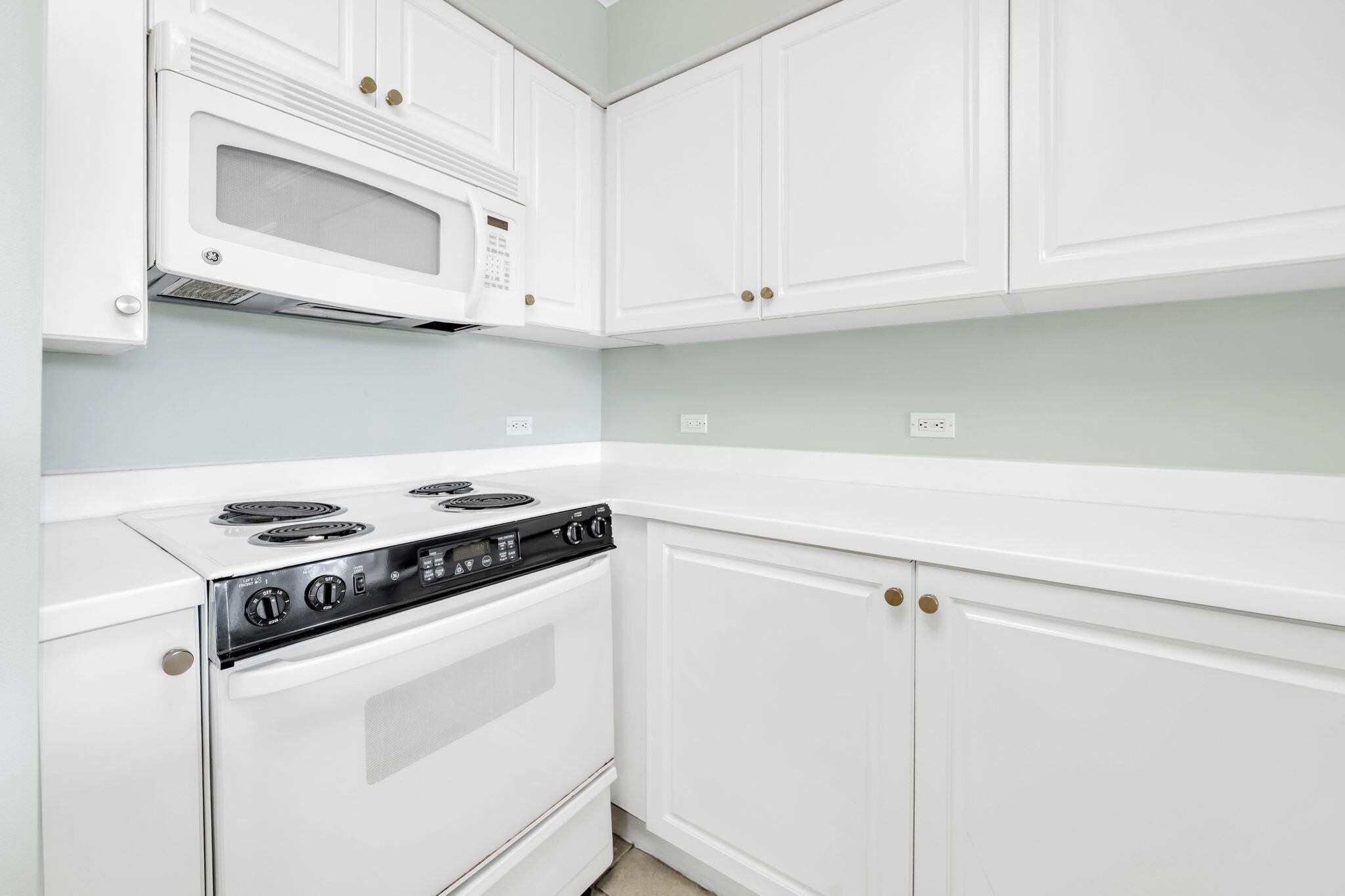 520 Santa Rosa Boulevard, Unit 100 Fort Walton Beach, FL 32548 - Photo 13 of 44 Kitchen View 4