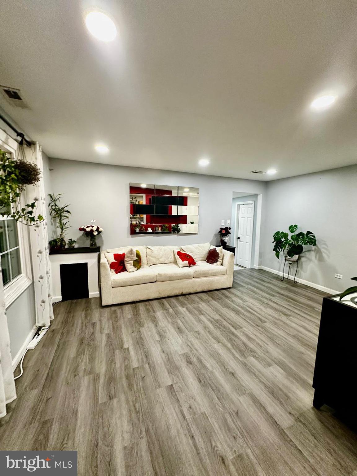 1736 Langley Road Essex, MD 21221 - Photo 5 of 15 Living area