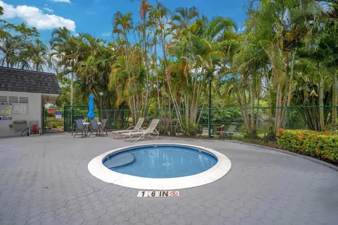 $260,000 | 1021 Mockingbird Lane, Unit 303, Plantation, FL 33324