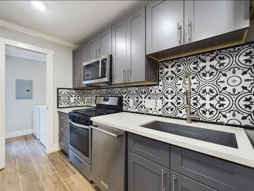 9007 Sharpcrest Street Houston, TX 77036 - Photo 9 of 21
