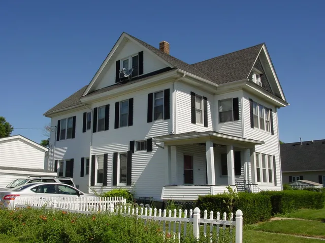 $405,000 | 20-22 North Locust Street, Aurora, IL 60506