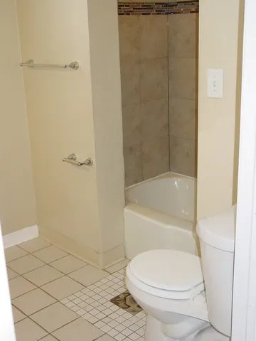 $405,000 | 20-22 North Locust Street, Aurora, IL 60506