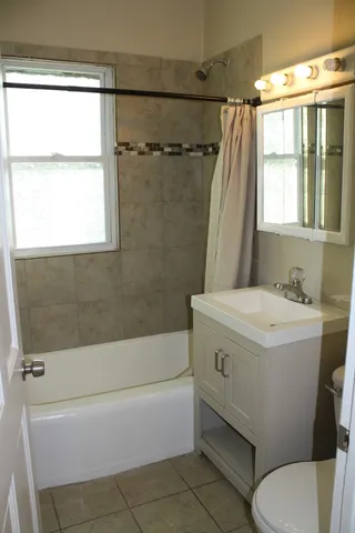 $405,000 | 20-22 North Locust Street, Aurora, IL 60506