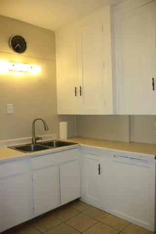 $405,000 | 20-22 North Locust Street, Aurora, IL 60506