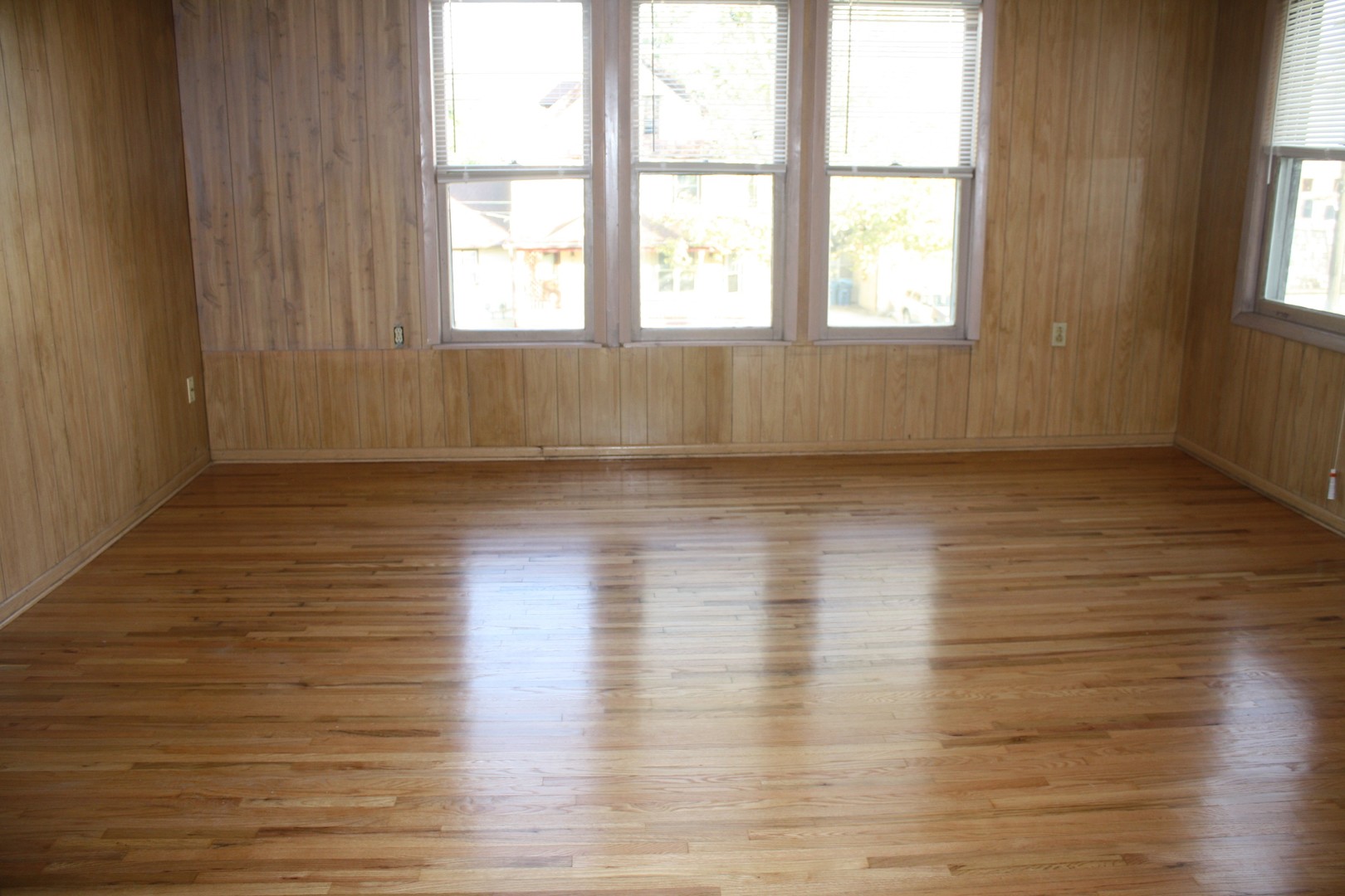 20-22 North Locust Street Aurora, IL 60506 - Photo 4 of 19