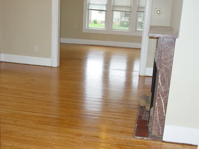 $405,000 | 20-22 North Locust Street, Aurora, IL 60506