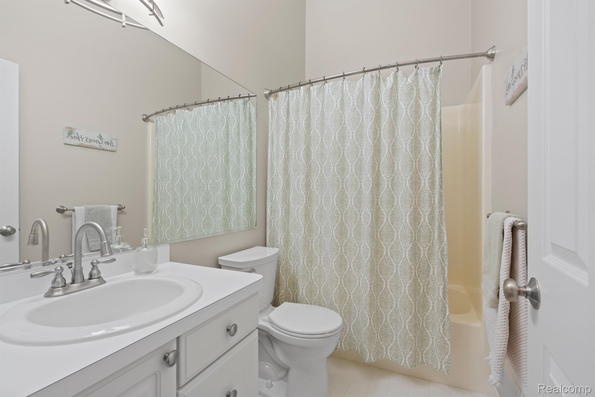 5256 Ridge Trail North Clarkston, MI 48348 - Photo 32 of 52 Gallery Image 32