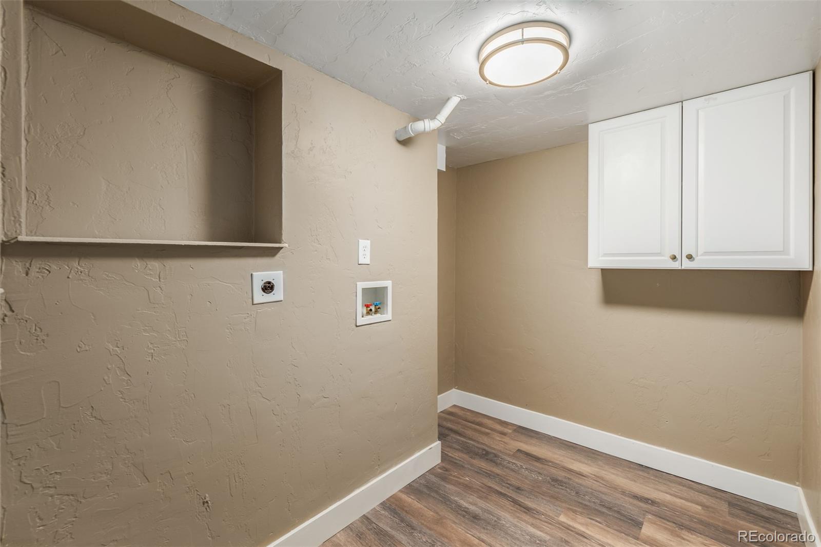 363 Neal Road Bailey, CO 80421 - Photo 21 of 39 a view of a hallway with wooden floor